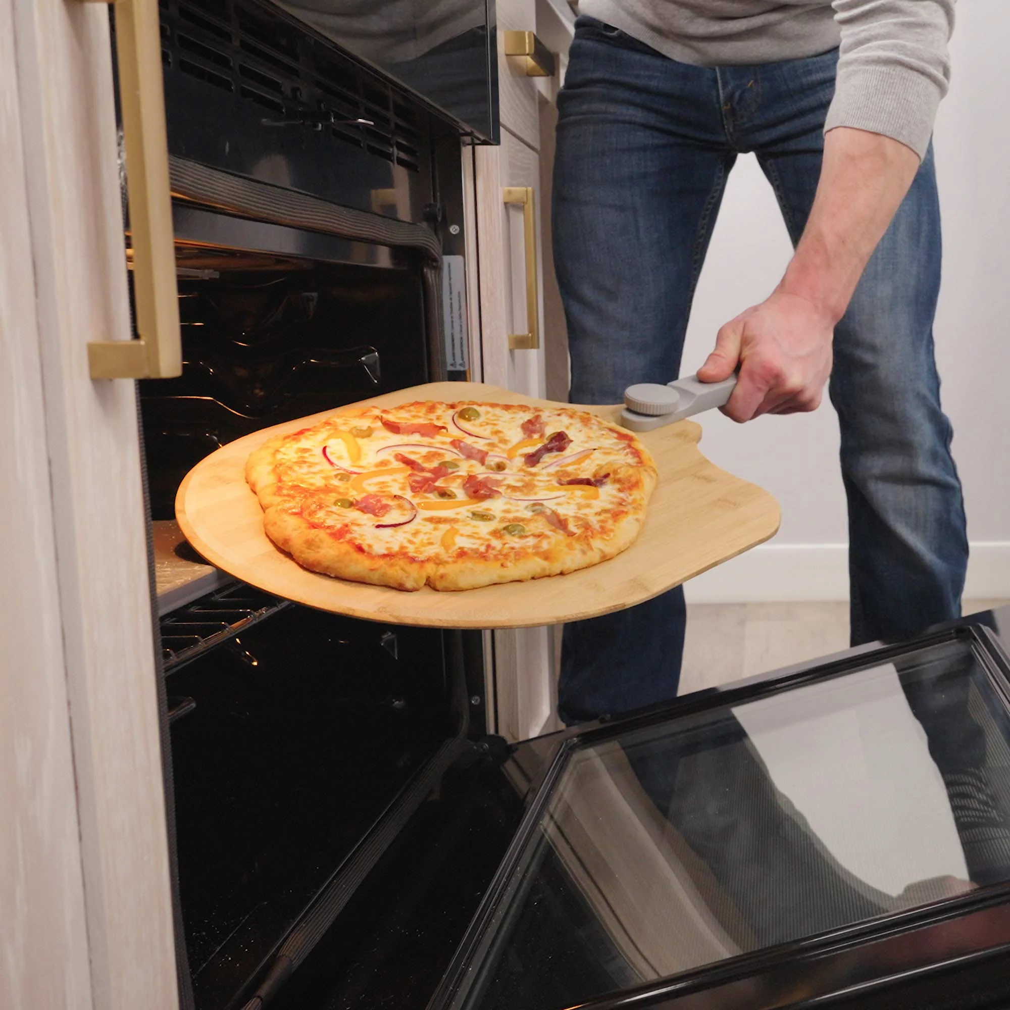 Bamboo Pizza Peel with Folding Handle, 14x16-Inch - Image 4