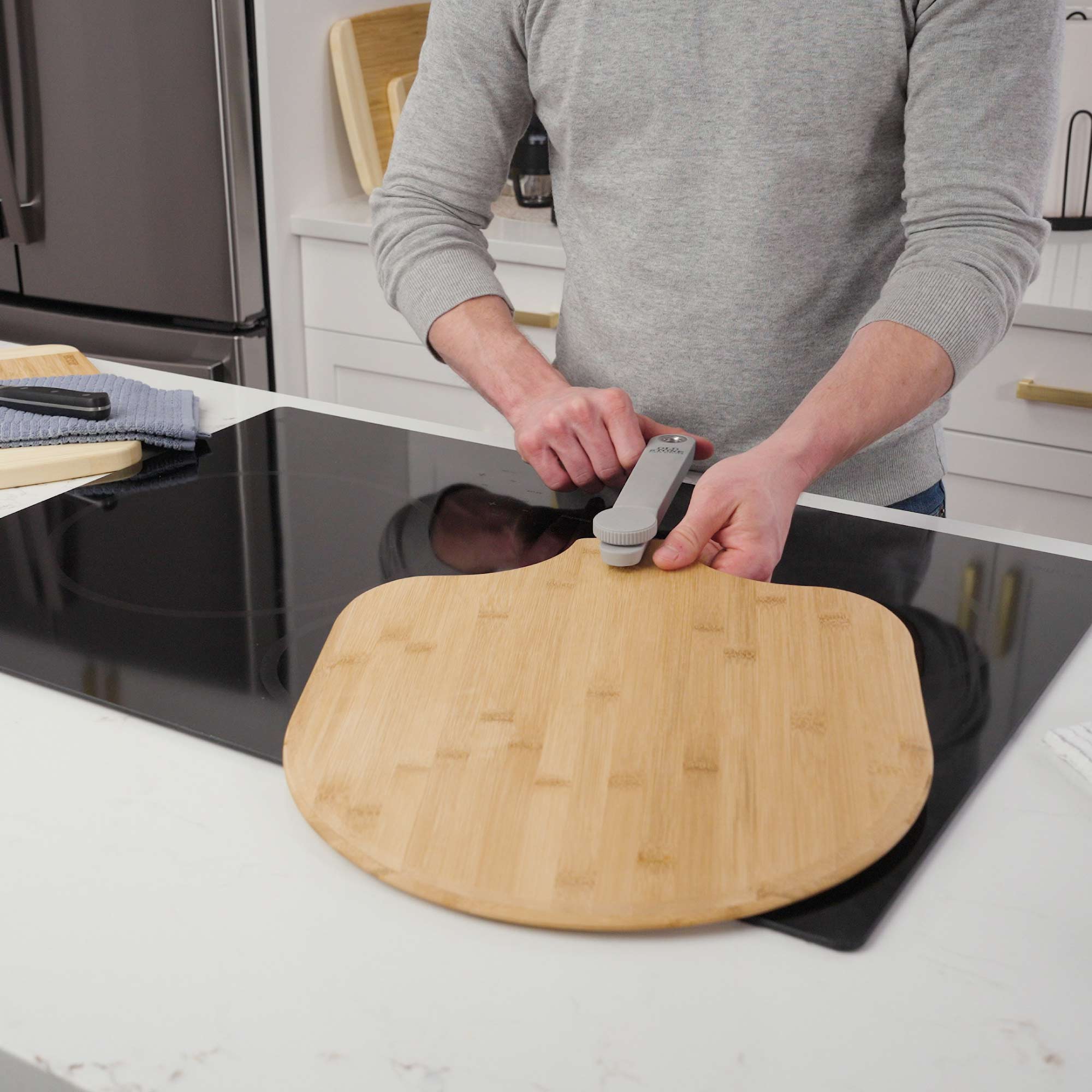 Bamboo Pizza Peel with Folding Handle, 14x16-Inch - Image 5