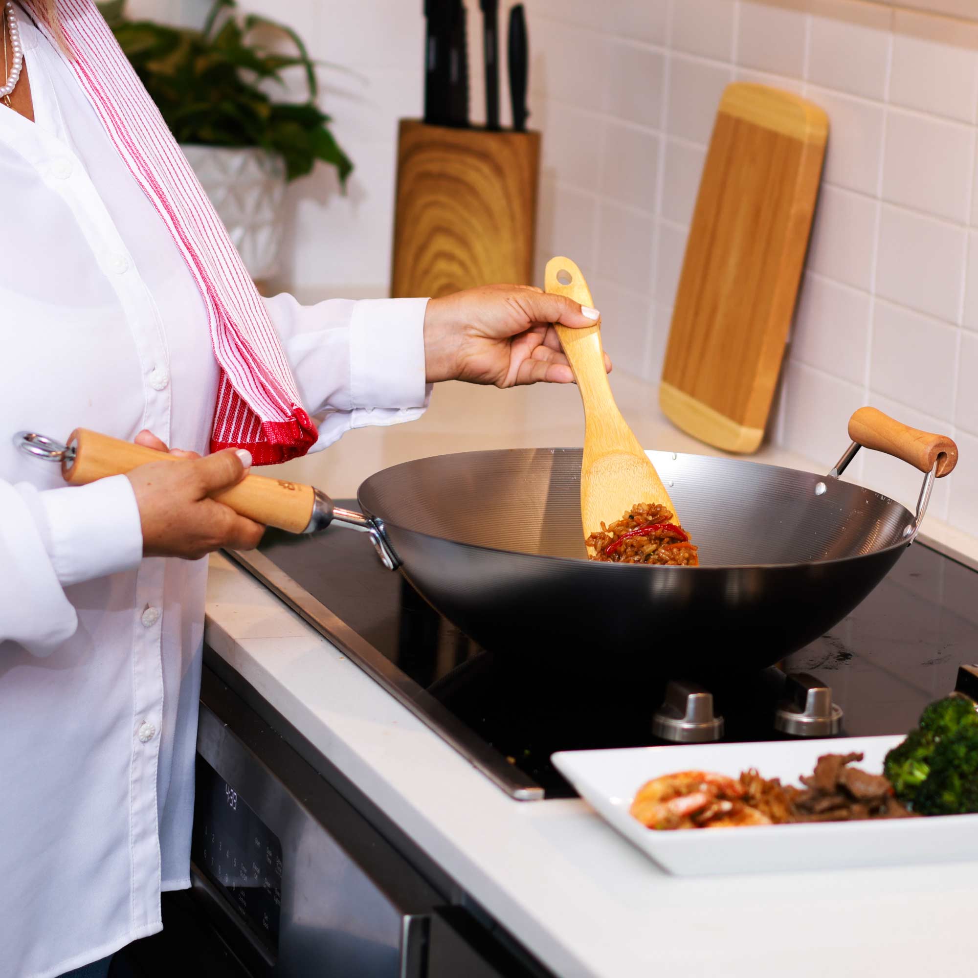 Classic Series 14-Inch Carbon Steel Flat Bottom Wok with Birch Handles - Image 6