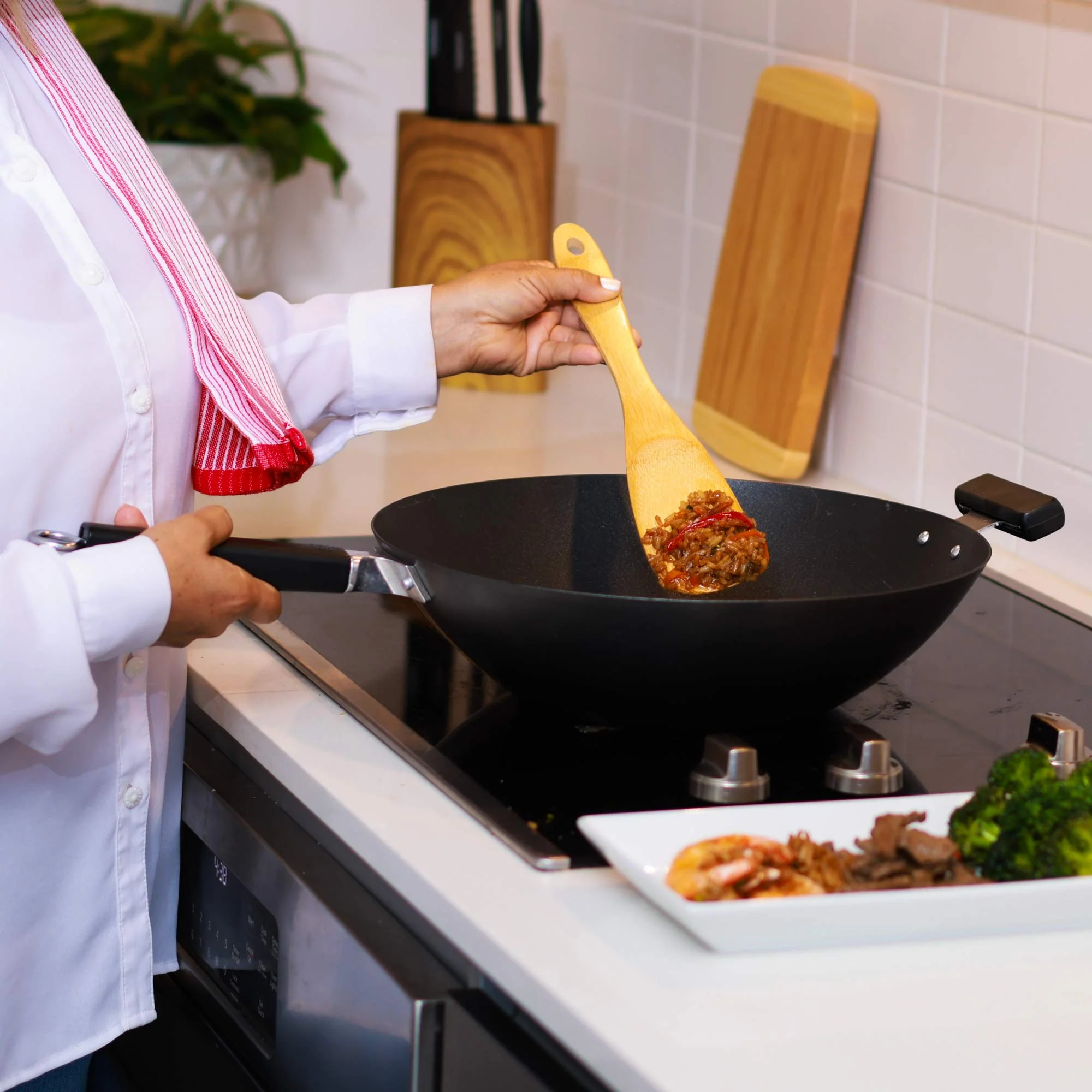 Professional Series 14-Inch Carbon Steel Ceramic Nonstick Flat Bottom Wok with Phenolic Handles - Image 6
