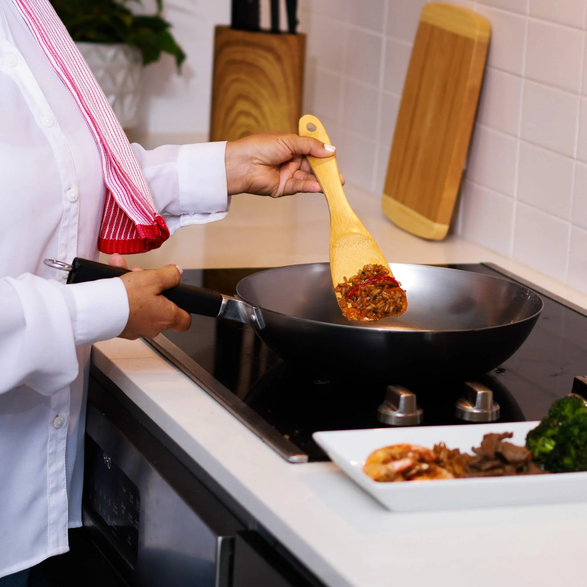 Professional Series 12-Inch Carbon Steel Stir Fry Pan with Phenolic Handle - Image 6