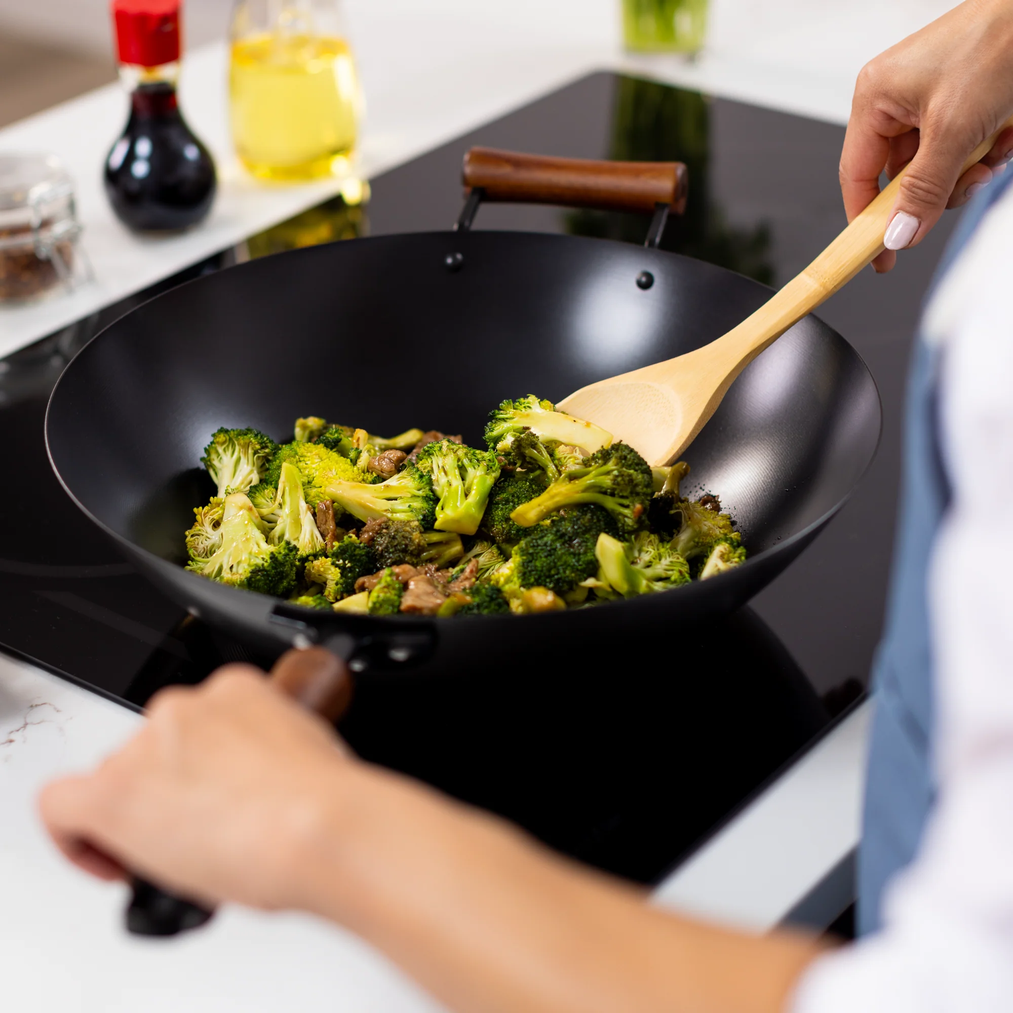 Classic Series 14-Inch Carbon Steel Ceramic Nonstick Stir Fry Pan - Image 4