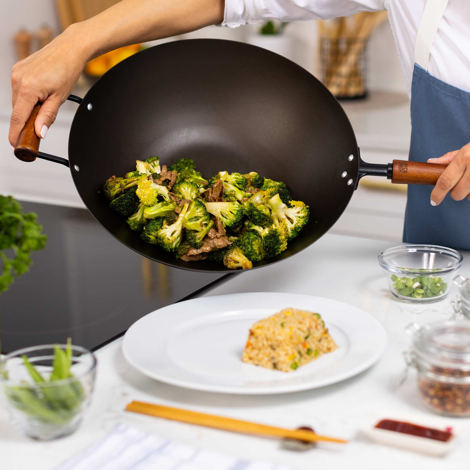 Classic Series 14-Inch Carbon Steel Preseasoned Wok - Image 4
