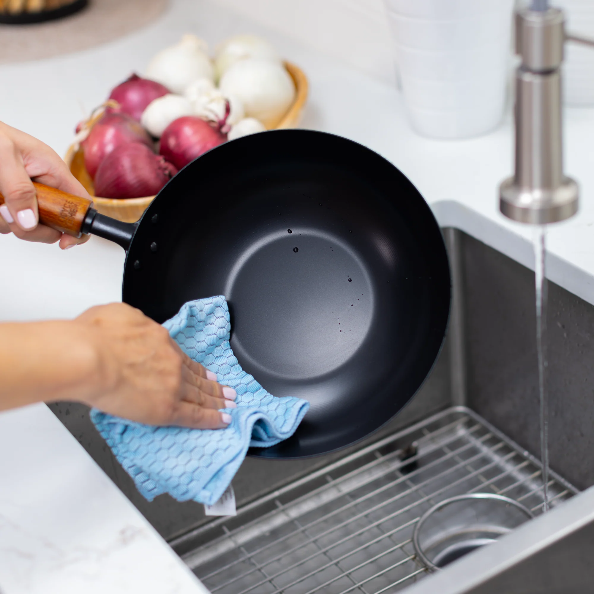 Classic Series 9.5-Inch Carbon Steel Ceramic Nonstick Stir Fry Pan - Image 7